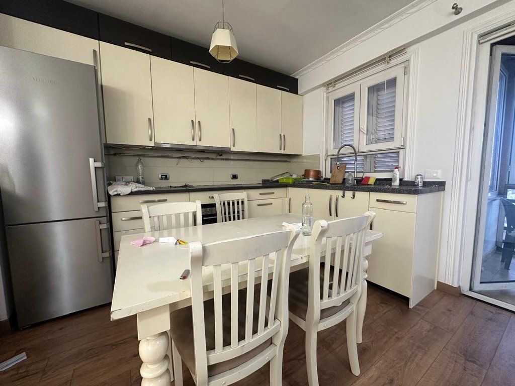 Appartamento 2+1+2 in affitto vicino a Globi, con una superficie di 90 m²