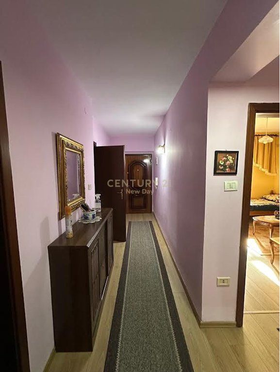 Apartment + garage for rent near School 11 January. 1,000 € /Month