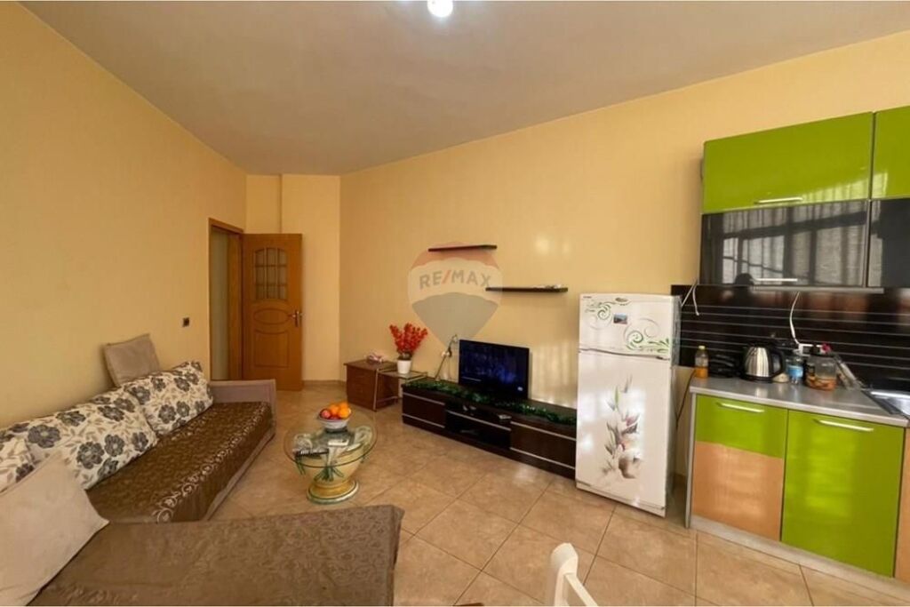 Shitet Apartament 1+1+Ballkon tek Mine Peza