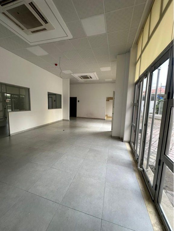 For rent, 4-Storey Building, Kavaja Street, Tirana.