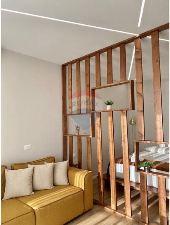 Garsoniere me qira , Farmacia 10