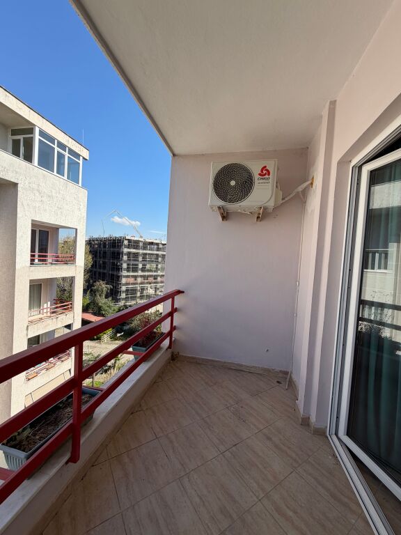 Shitet super apartament 1+1 pranë detit në zonën e Malit të Robit, në Golem. 🌊