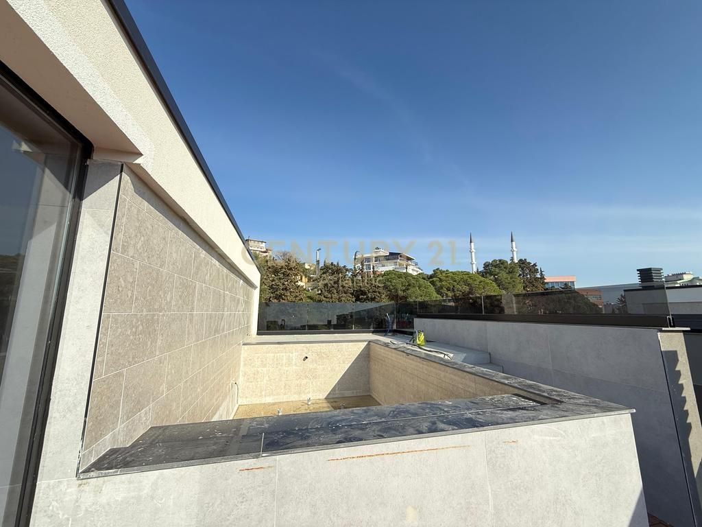 VILE LUKSOZE NE SHITJE, GOLEM!