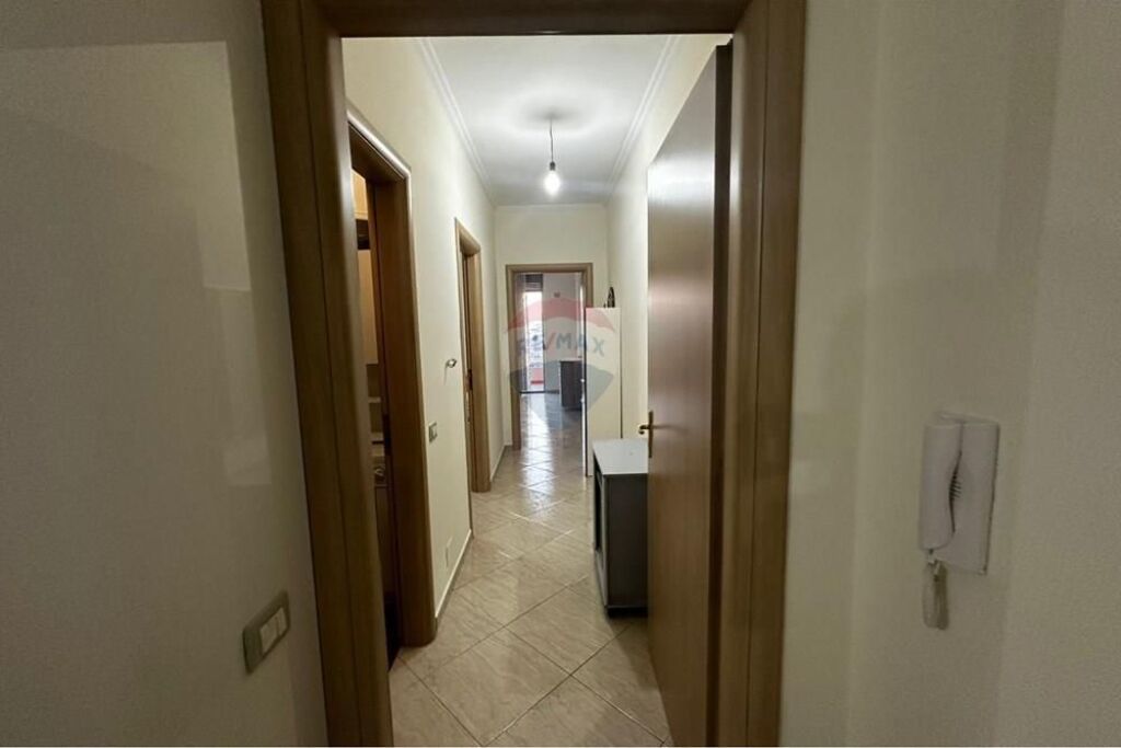 Apartament 2+1+2 me qera , prane Conad