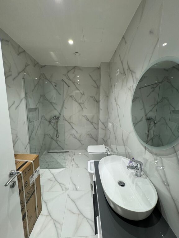 Office space for rent at Lake View Residence 1600€