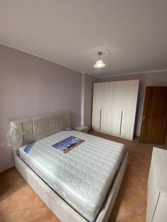 Affittasi appartamento 2+1+2 bagni di fronte a Delijorgji vicino al Centro Globe