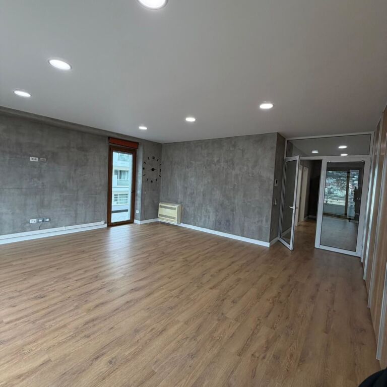 AMBIENT BIZNESI ME QIRA TE KOMPLEKSI DELIJORGJI