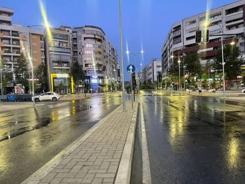 Shitet Apartament 2+1 Rrethi Astir