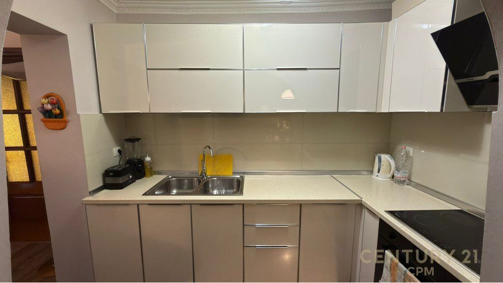 Apartment 2+1+2 for sale on Naim Frasheri Street