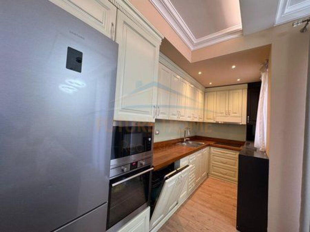 Affitto Appartamento 3+1+2+2 Posti Auto, Lago Secco, Tirana