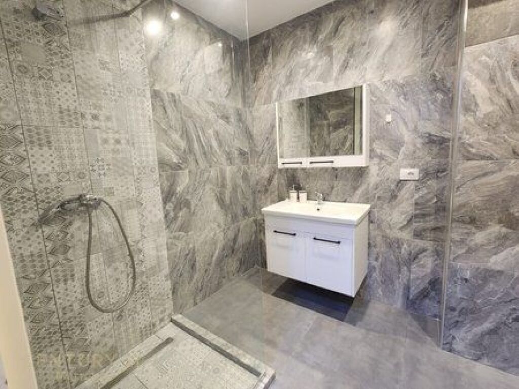 Apartament 3+1+2 tualete per qira Kopshti Botanik!