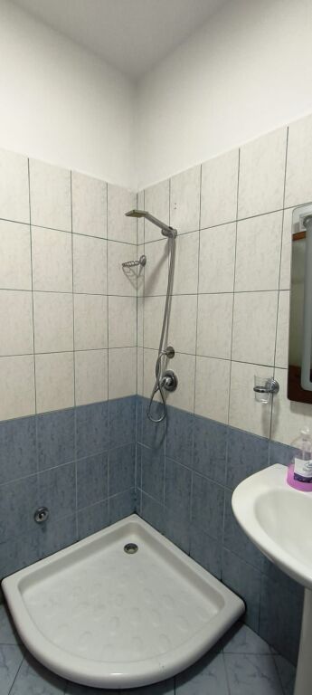 Shitet garsoniere Mali Robit