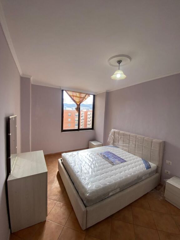 Appartamento 1+1 in affitto, con una superficie di 70 m², centro Concord, 5 Maggio. L'appartamento si trova in un edificio nuovo con ascensore al 4° piano, bagno con finestra e offre condizioni di vita molto buone. zona cucina, zona soggiorno, camera da letto, bagno, balcone.  🔹 Ambiente spazioso e ben organizzato 🔹 Internet pagato fino a giugno 2026 🔹 Zona molto preferita e accessibile 🔹 Due centri commerciali molto vicini e vicino al Mercato 🔹 Vicino a QSUT, ideale anche per studenti o personale medico 🔹 Edificio ben gestito  *620 Euro prezzo trattabile*