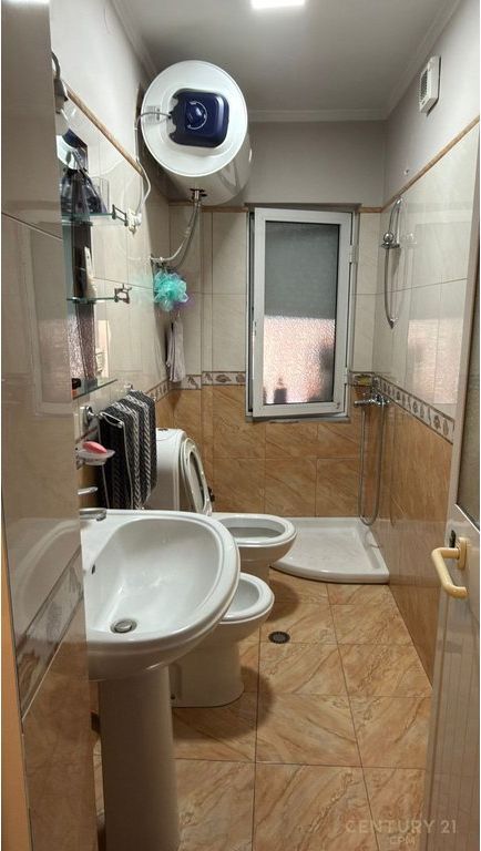 Apartment 2+1+2 for sale on Naim Frasheri Street