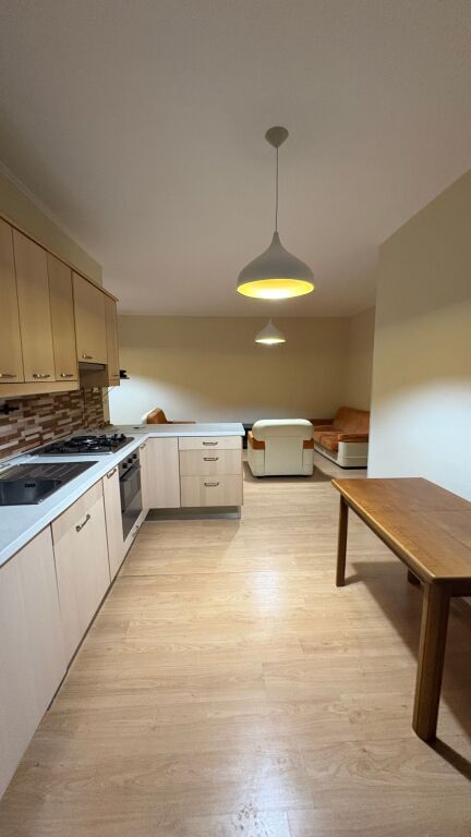 Shitet Apartament 2+1 tek Dy Palmat Astir