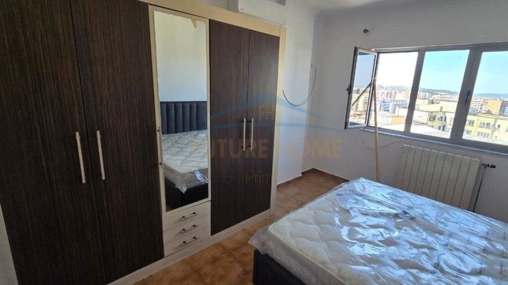 Affitto, Appartamento 1+1, Palazzo con freccia