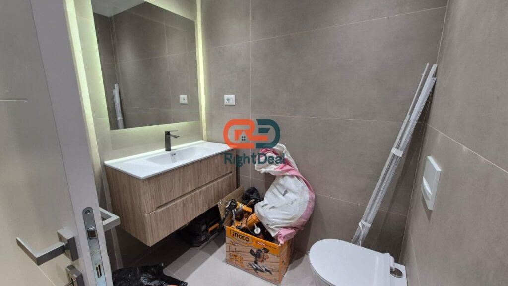 At Zogu I Zi, Super Apartment 2+1 For Sale With Spacious Areas And Newly Renovated!!!