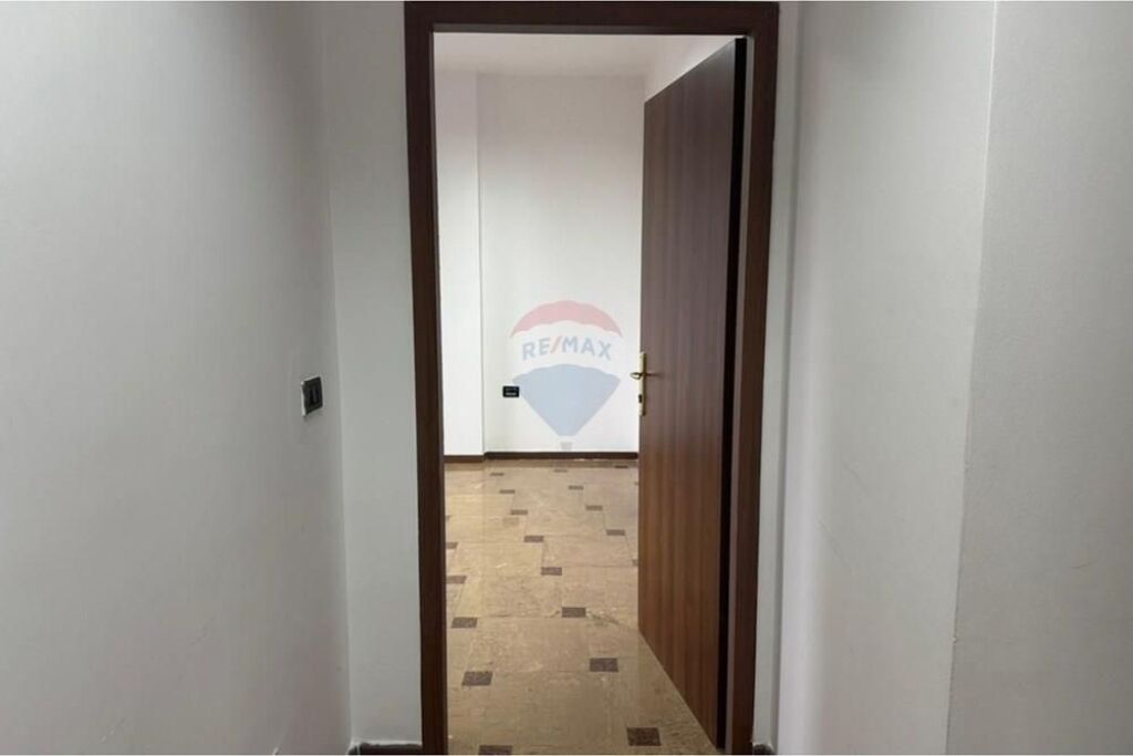 🏢 Ambient zyre me qira – Zona e Bllokut (Rruga Ukraina e Lirë)