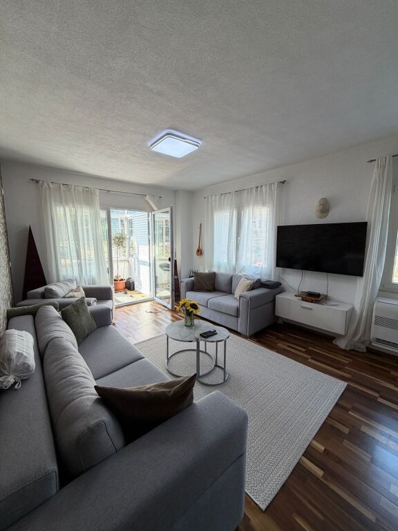 Shitet, Apartament 2+1+2, Fresk, tek shkolla 17 Shkurti,Tiranë.