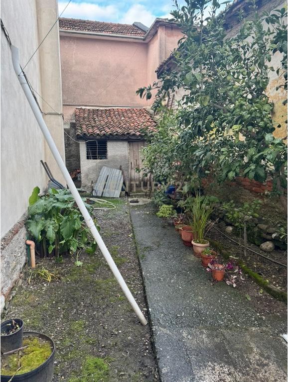 Shtëpi private dy kateshe per shitje prane Kolegjit Turk, Shkodër 135,000 €