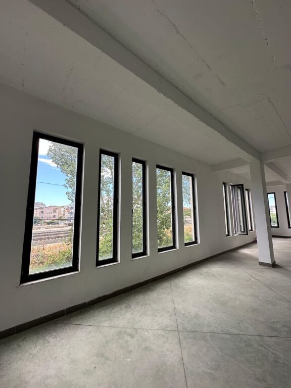 🏡 Shitet Godine 2 Kateshe ne Durres, prane Ures se Dajlanit