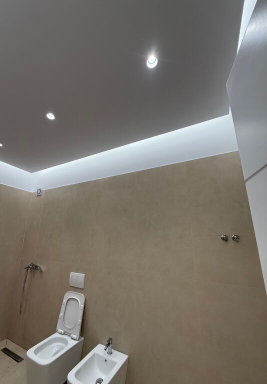 Apartament 2+1+ parkim për qira – i përshtatshëm për biznes (kati 2)