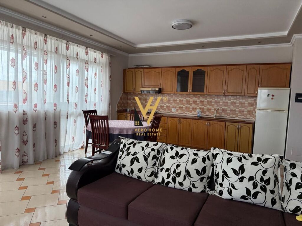 JEPET APARTAMENT 1+1 ME QIRA TE KOMUNA PARISIT 50.000 LEKE