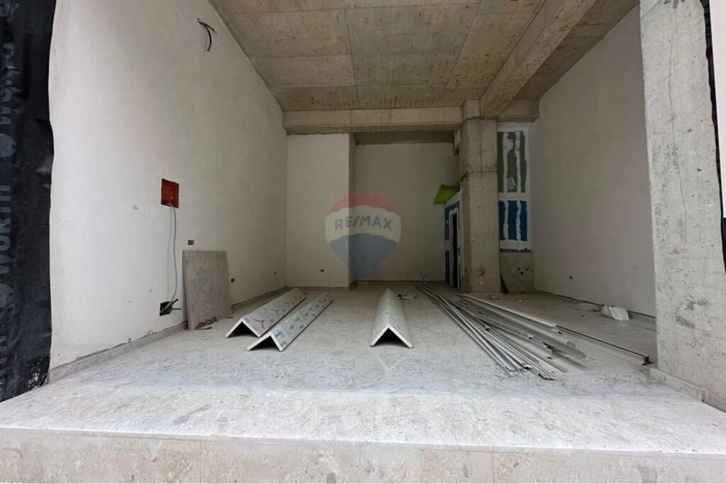 BUSINESS PREMISES FOR RENT AT ZOGU I ZI
