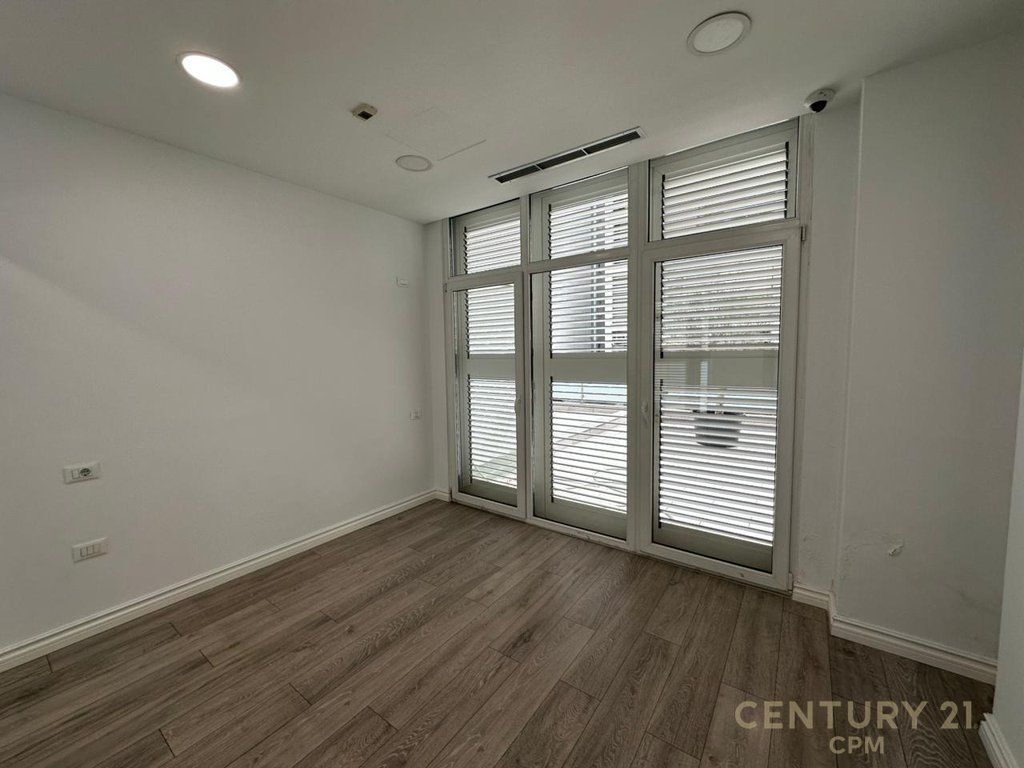 Space for Rent at Kika 2 Paris Municipality