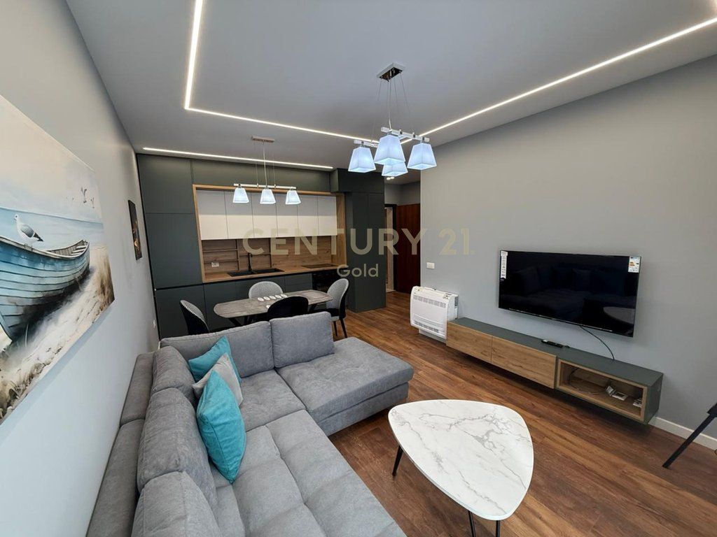 JEPET ME QERA APARTAMENT MODERN TE KOMPLEKSI FIORI DI BOSKO!