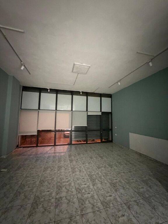 Locale in affitto Vicino a Via 5 Maji !