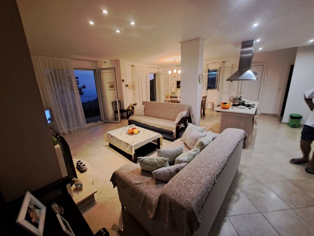 Maisonette në fshatin Piqeras