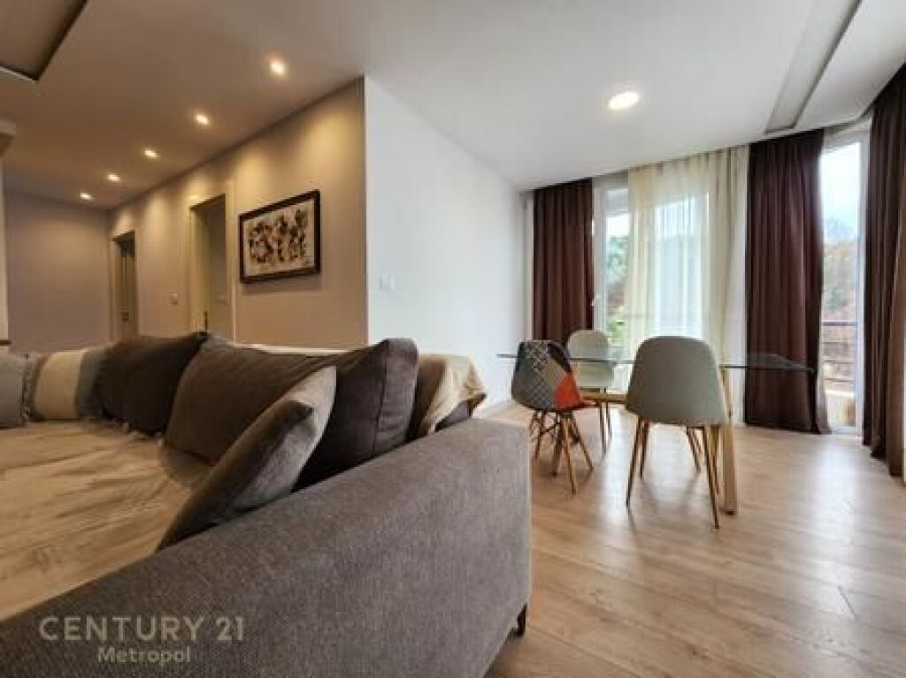 Apartament 3+1+2 tualete per qira Kopshti Botanik!