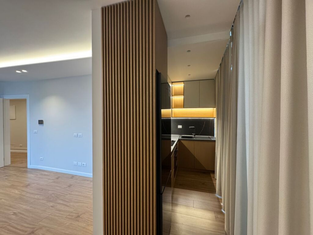 Office space for rent at Lake View Residence 1600€