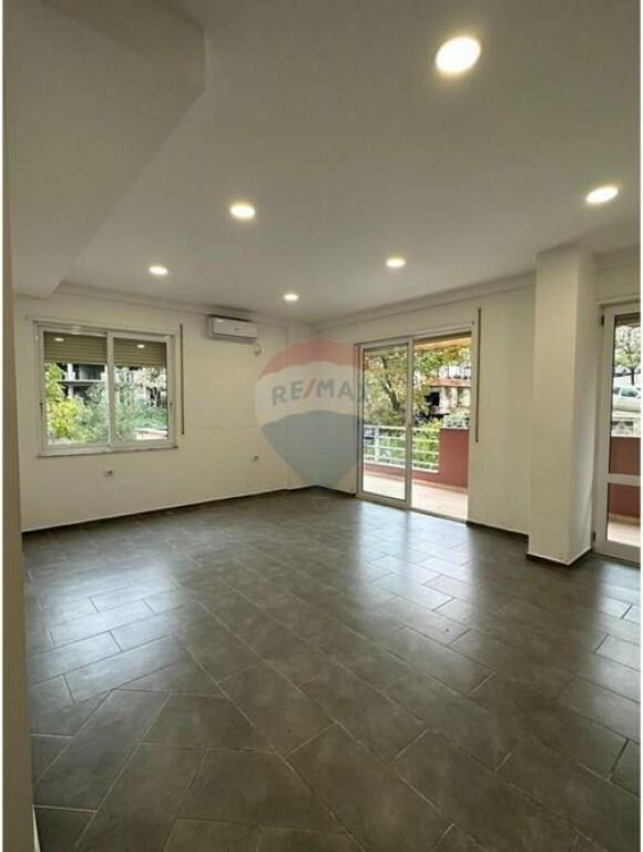 Appartamento - In Affitto - Via Muhamet Deliu, Tirana