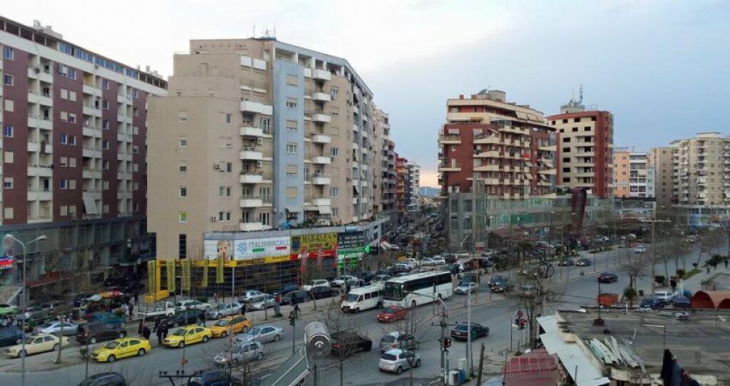 Shitet Apartament 2+1 Rrethi Astir