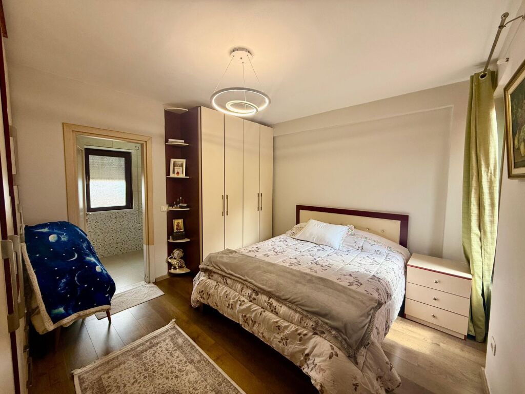 IN VENDITA appartamento moderno 3+1+2 con 2 posti auto, veranda, terrazza e deposito – Giardino Botanico 🌿