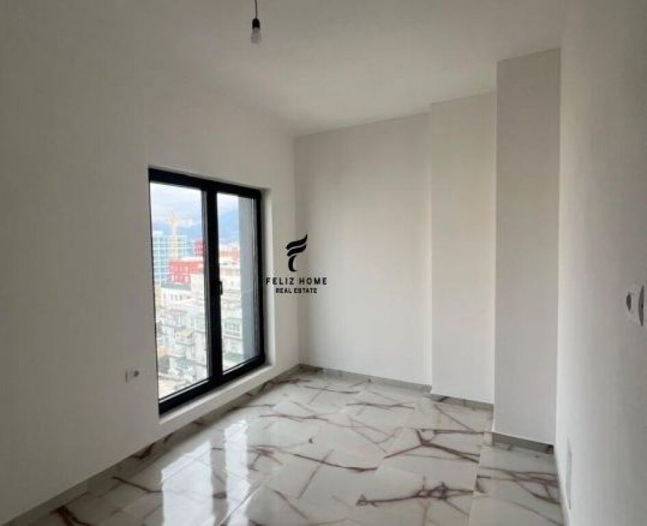 ZYRE ME QERA 108 M2 RRUGA E BARRIKADAVE 100.000 LEKE FH-65956