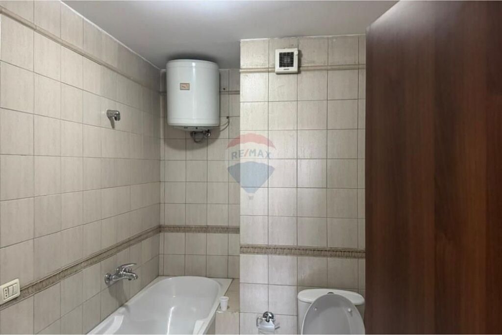 🏢 Ambient zyre me qira – Zona e Bllokut (Rruga Ukraina e Lirë)