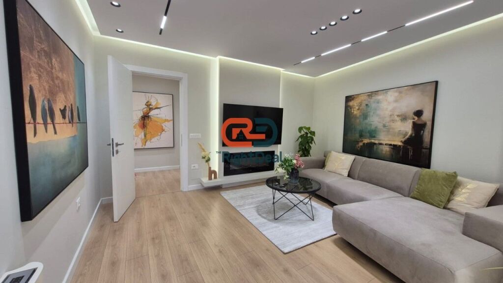 At Zogu I Zi, Super Apartment 2+1 For Sale With Spacious Areas And Newly Renovated!!!