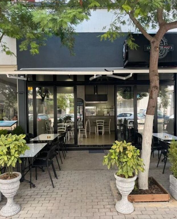 Business premises adapted and invested for pizzeria activity are for rent in the Yzberisht area