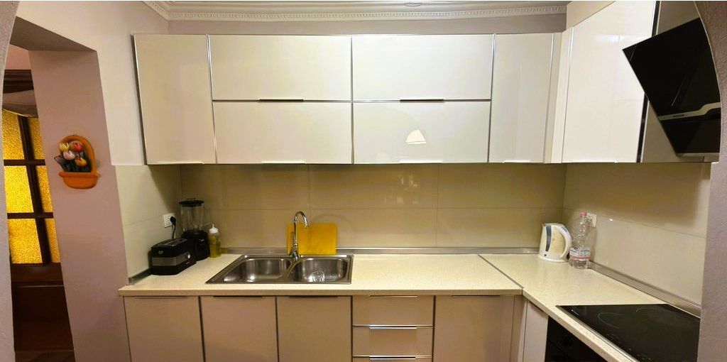 Shitet apartament 2+1+2 tek Rruga Naim Frasheri