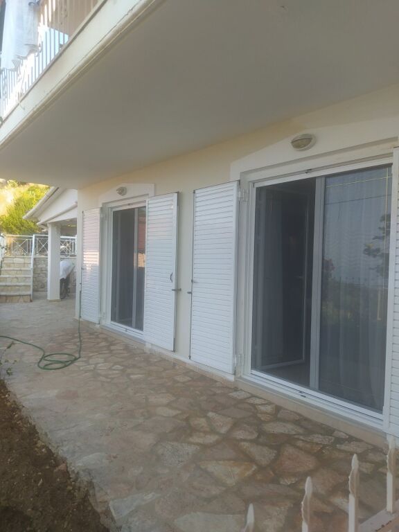 Maisonette në fshatin Piqeras