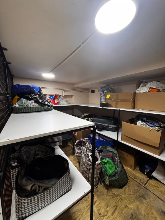 LOCALE COMMERCIALE IN VENDITA LUNGO LA STRADA