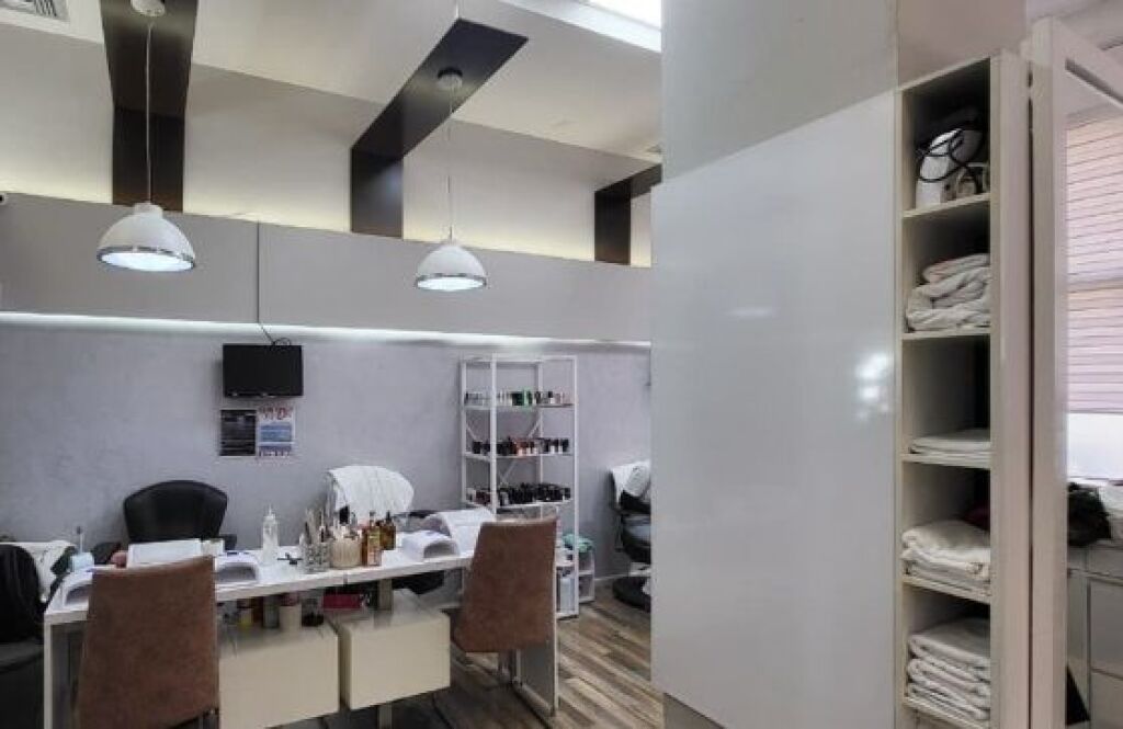 Negozio in vendita sulla strada principale – zona ad alto flusso