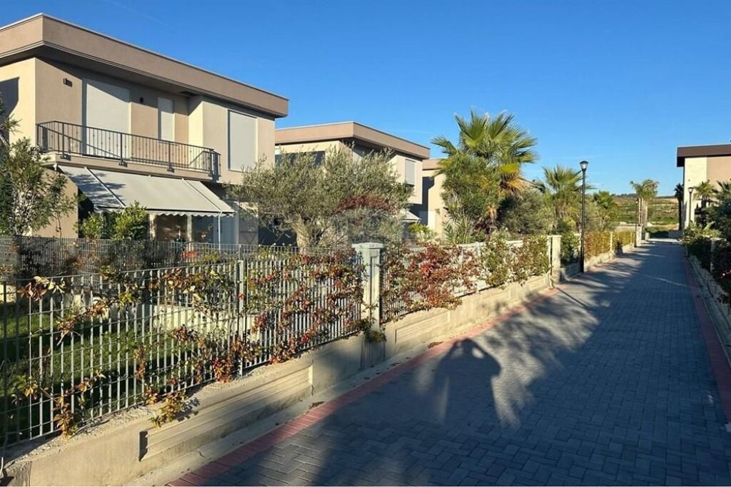 Vilë - Për Shitje - Hamallaj, Durrës(ID: 530221059-461)