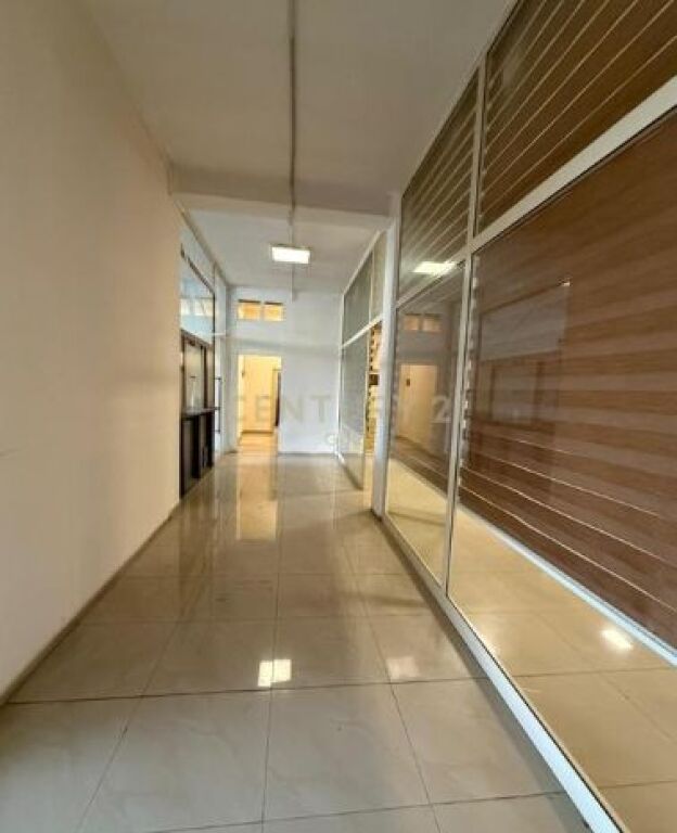 Multifunctional commercial space for rent