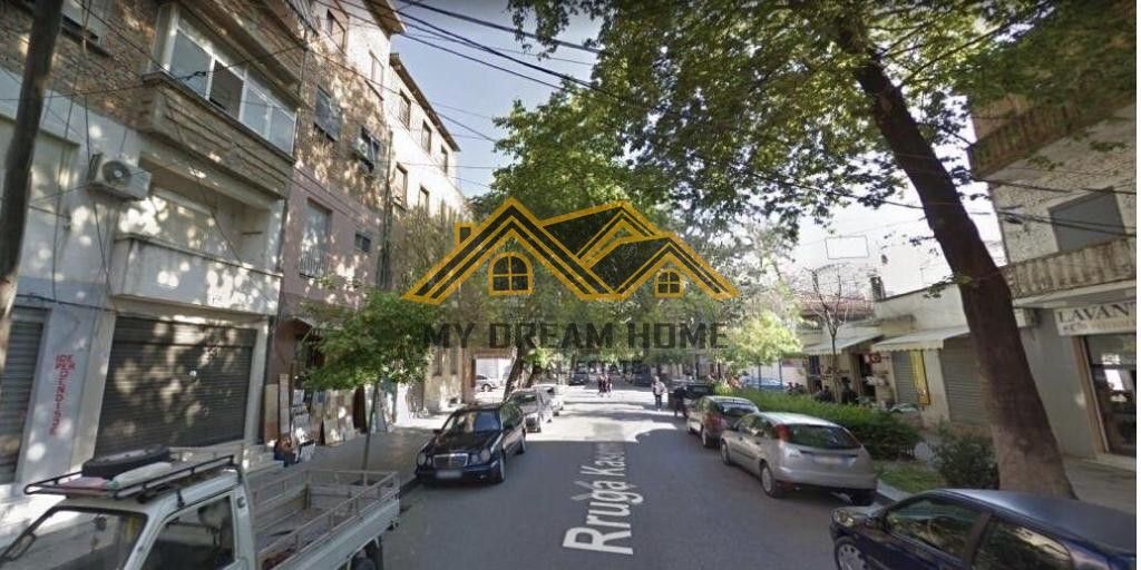 VENDESI COMMERCIALE IN VENDITA VICINO ALLA PIAZZA PRANVERA!