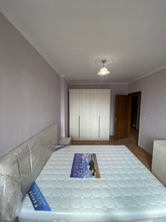 Affittasi appartamento 2+1+2 bagni di fronte a Delijorgji vicino al Centro Globe