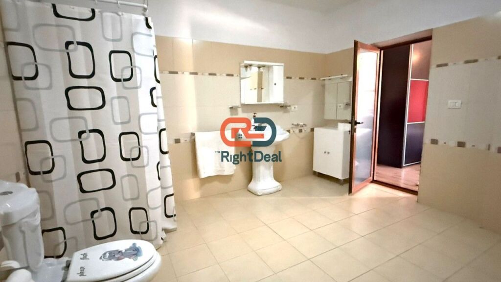 A Korce, Villa su 3 Piani in Vendita, Ideale per Abitare e Investire!